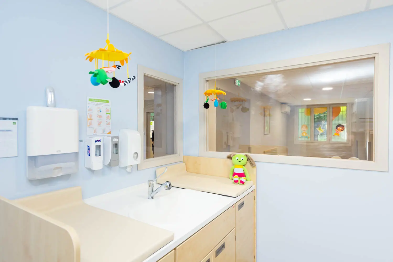 Salle de change de la micro-crèche Achille et Camille à Aix-en-Provence