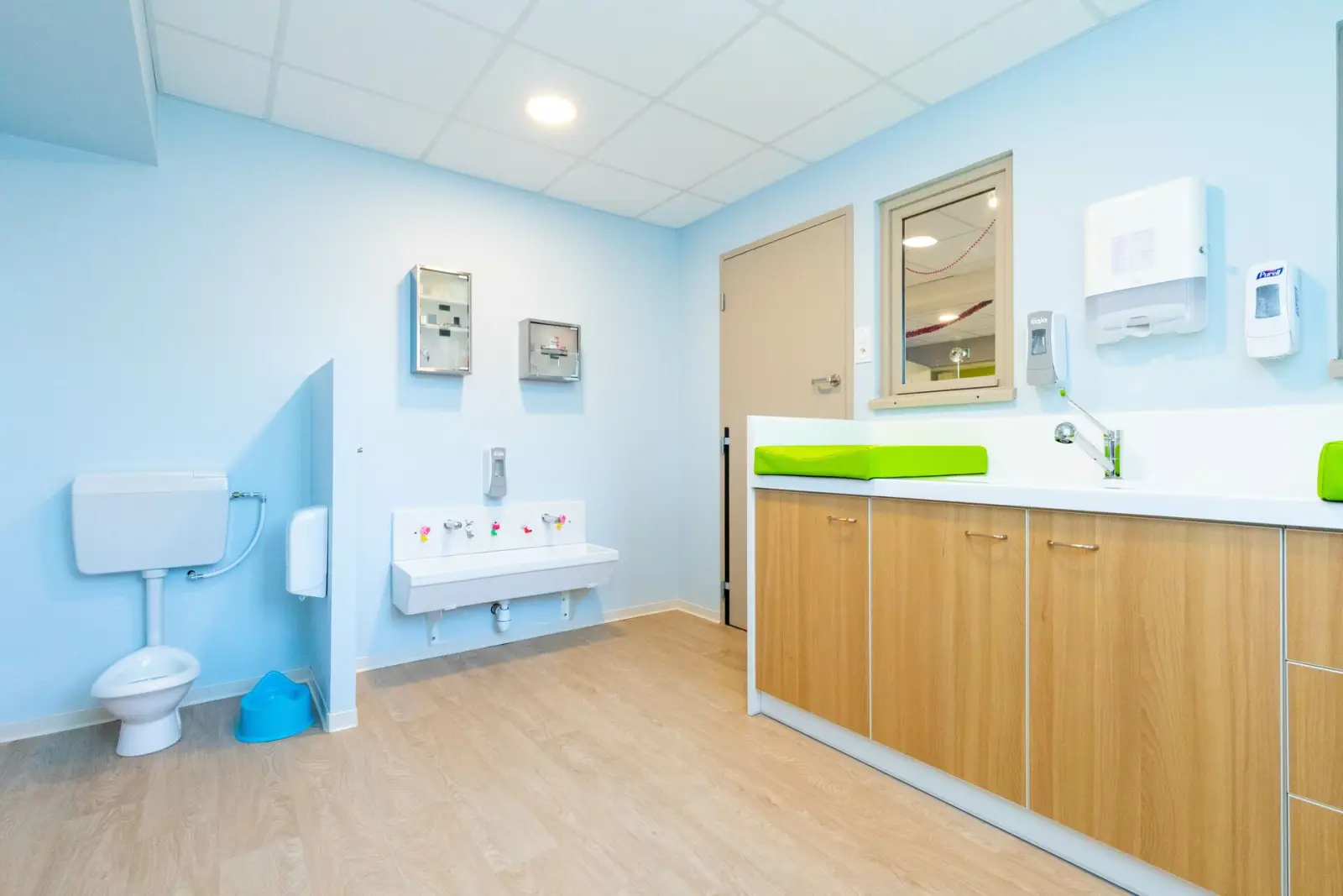 Salle de change et sanitaires de la micro-crèche de Ludon-Médoc