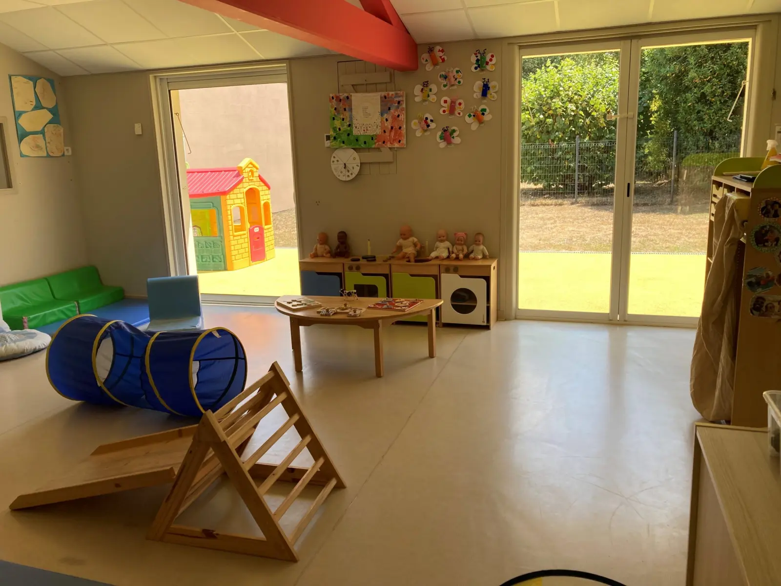 Coin dînette et jeux d'imitation à la micro-crèche de Bouguenais