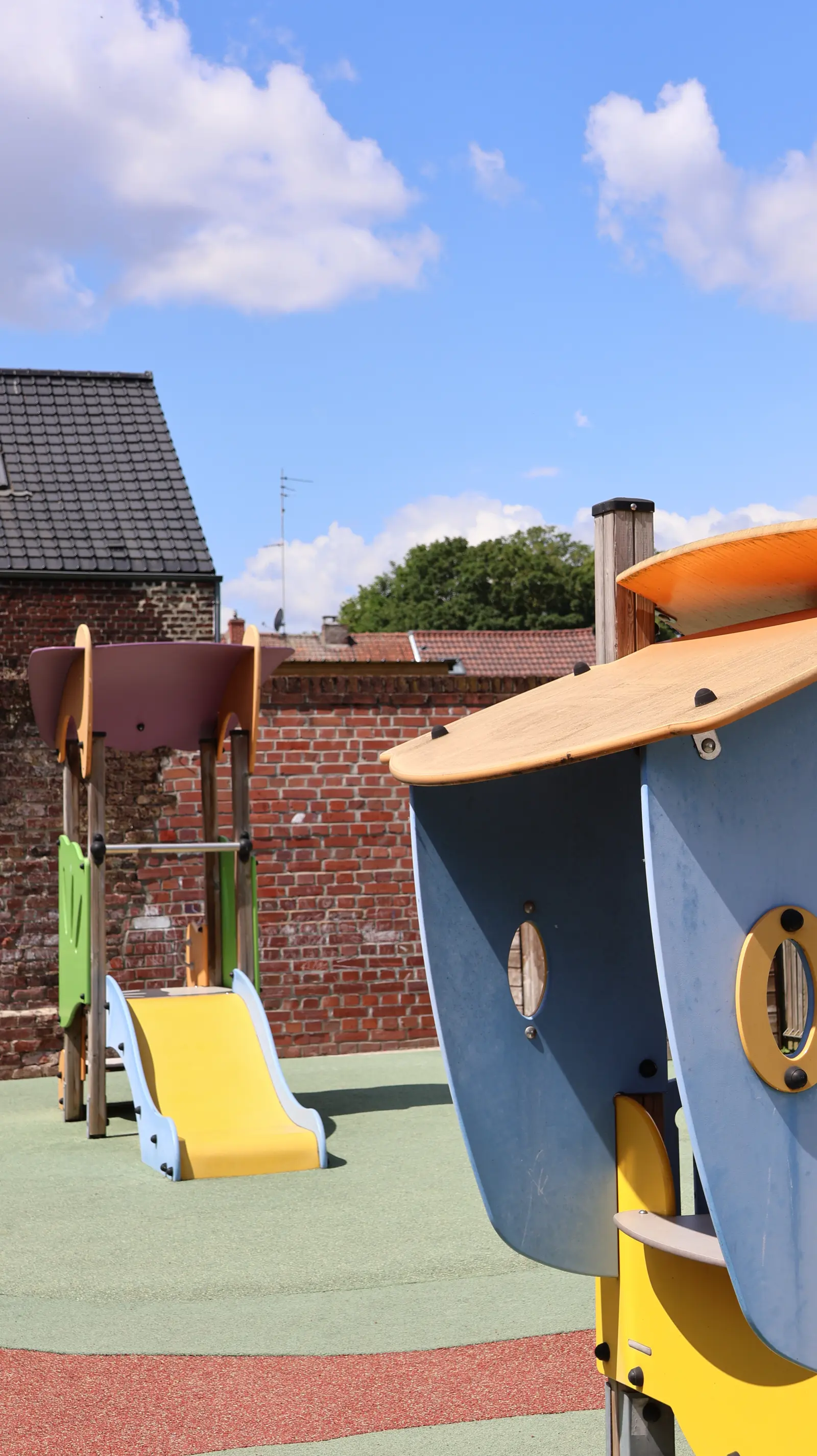 Jardin et jeux extérieurs de la crèche Onnaing