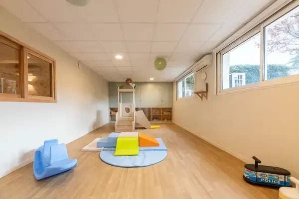 Salle de motricité à la crèche Les Explorateurs de Champignol à Saint-Maur-des-Fossés