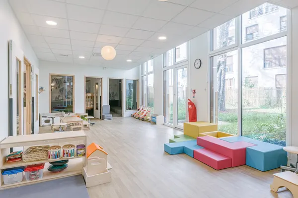 Les Explorateurs de Montreuil, une grande maison lumineuse près du parc Montreau