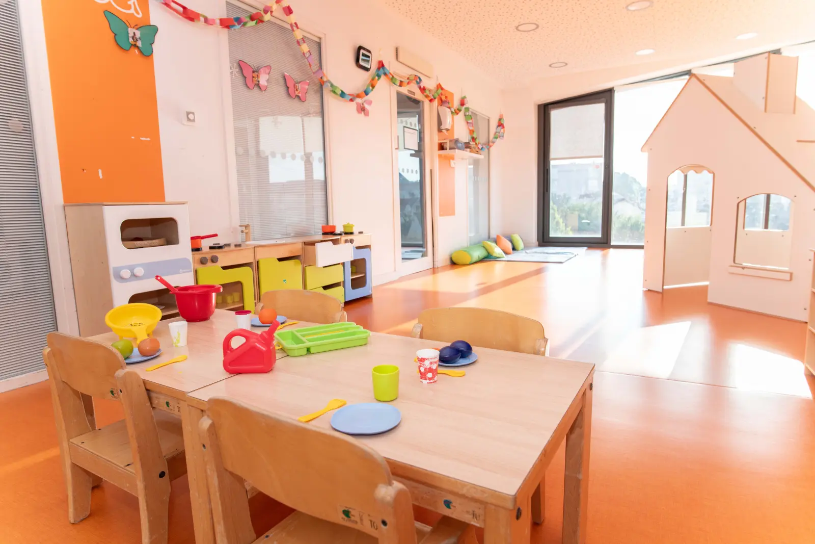 Coin repas et cuisine dînette de la crèche Colombes Les Alouettes