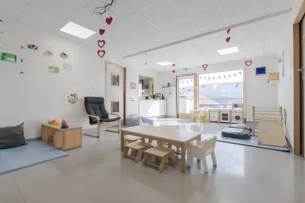 Une micro-crèche <strong>à taille humaine</strong>, avec vue sur la vallée