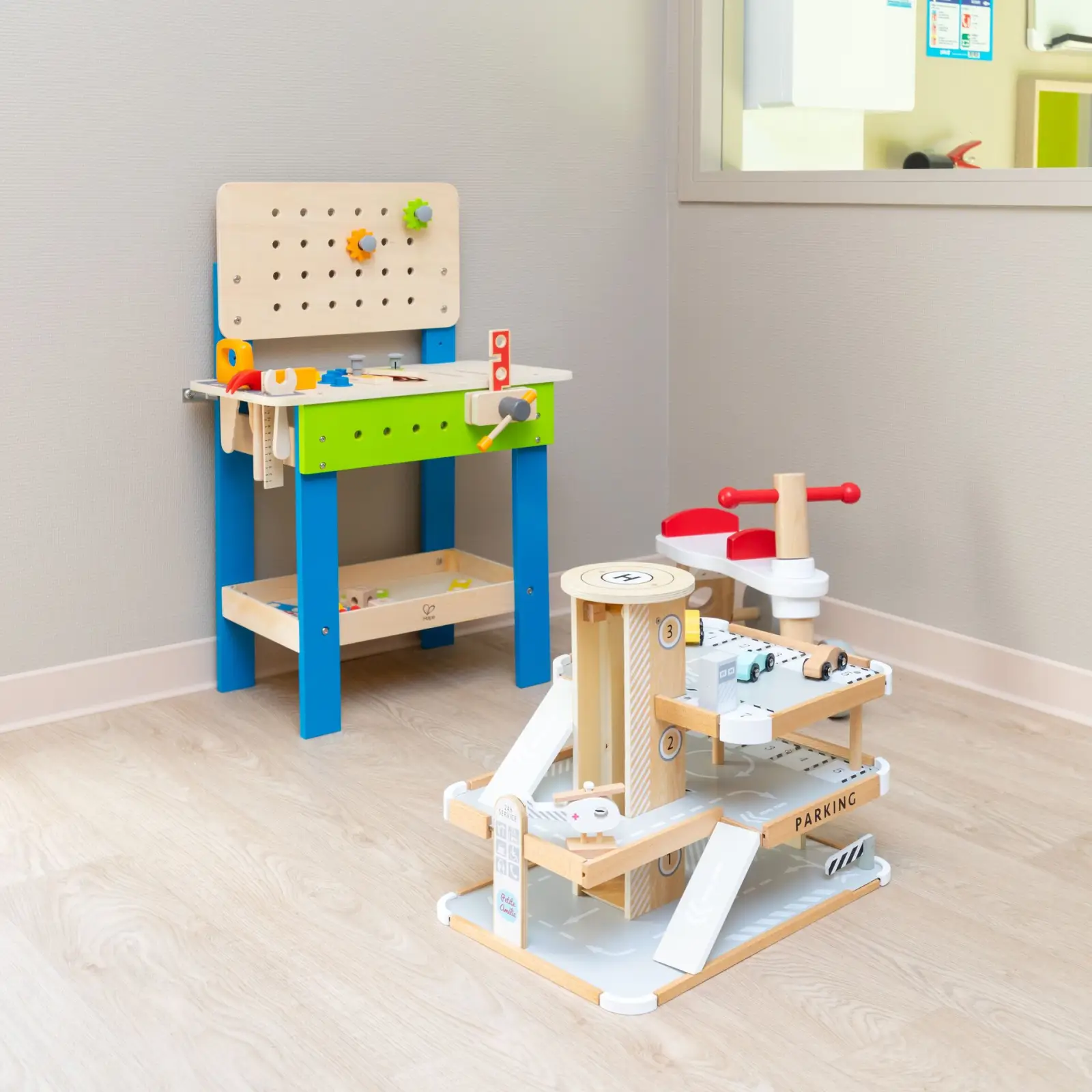 Atelier de motricité à la micro-crèche de Saint-Julien-lès-Villas