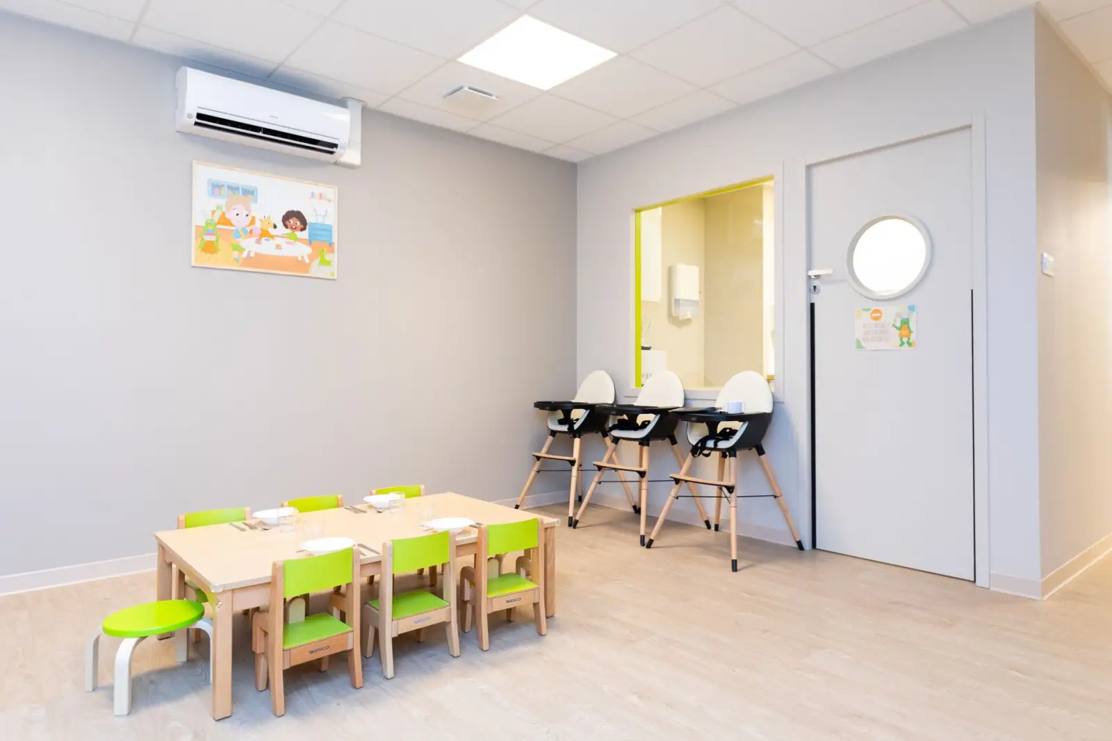 Salle de repas de la micro-crèche La Cabane d'Achille & Camille