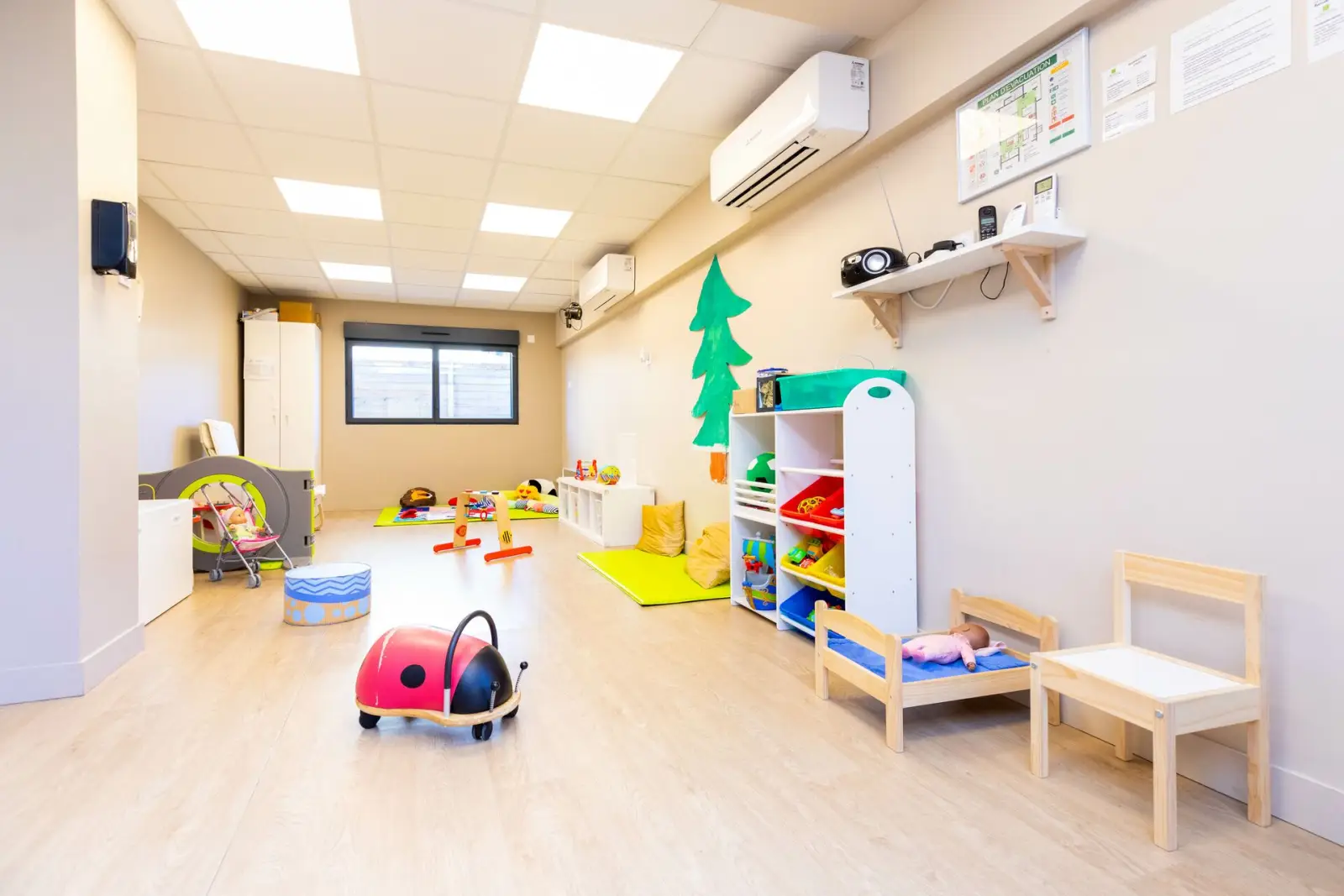 Salle de motricité et de jeu de la micro-crèche à Villenave-d'Ornon