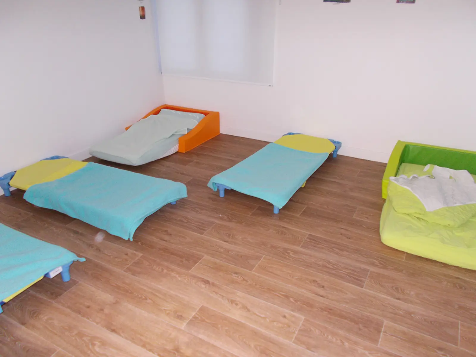 Espace de sommeil des grands à la micro-crèche Orangette, Puyricard