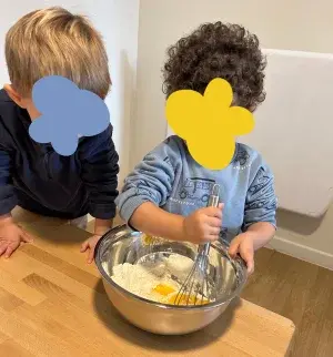 Atelier cuisine des enfants à la micro-crèche Les Explorateurs de Saint-Vincent, Orléans