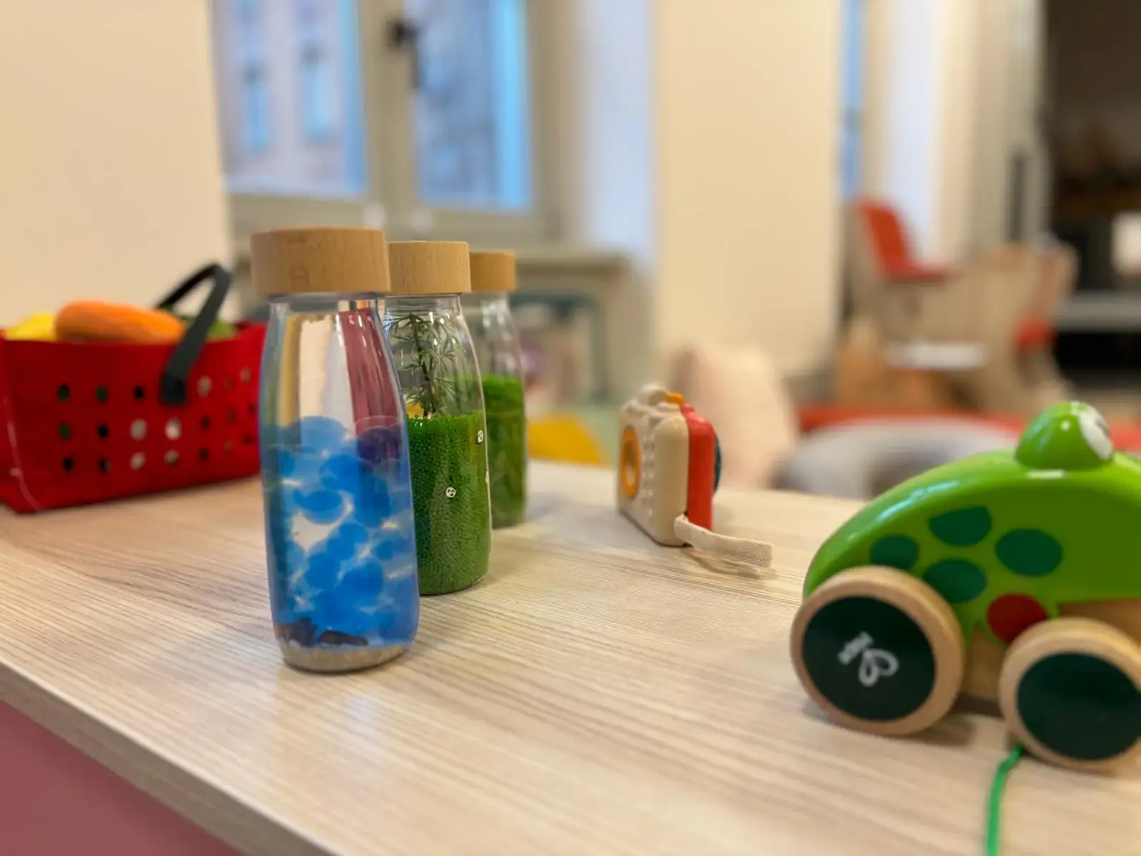 Jeux sensoriels et jouets d'éveil à la micro-crèche Chez Minido à Strasbourg