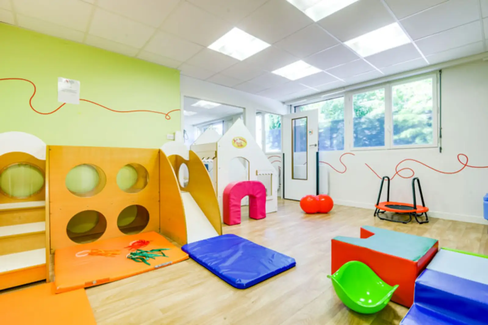 Une crèche <strong>multi-accueil</strong>, dans le quartier du Square de l'Orangerie