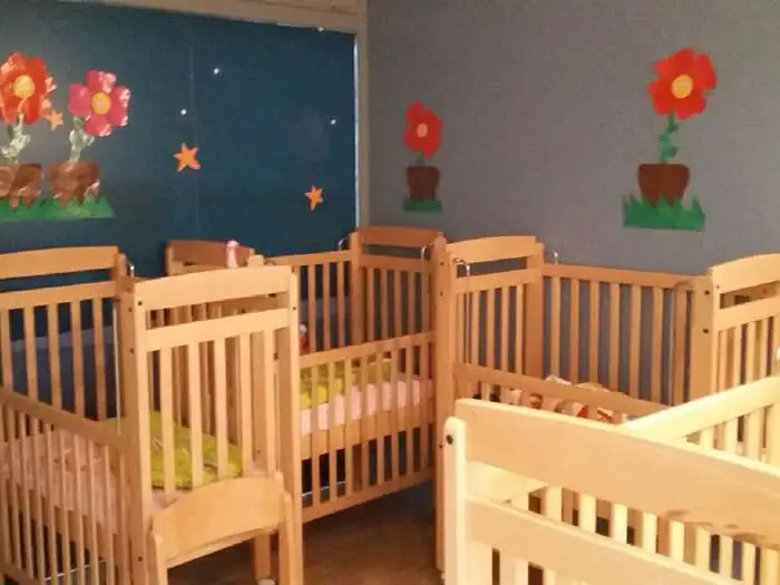 Espace lits pour les bébés à la crèche Aubervilliers