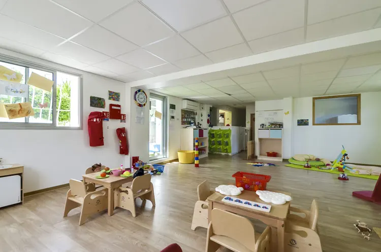 Coin repas et activités de la micro-crèche à Marseille 12e, quartier Montolivet
