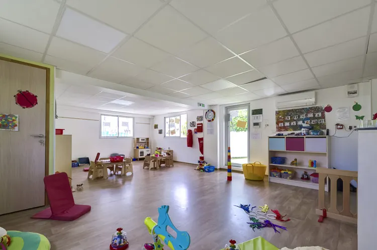 Salle de jeux de la micro-crèche Les Malicieux de Corbière à Marseille 12