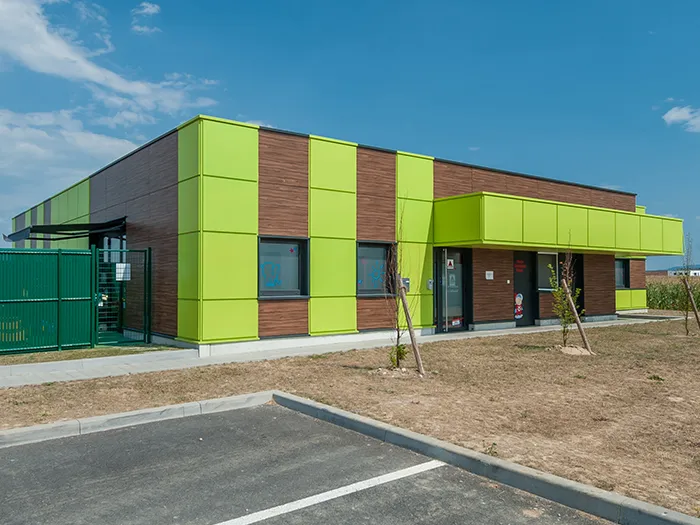 Façade du bâtiment de la micro-crèche Les Malicieux de l'Artisanat à Blotzheim