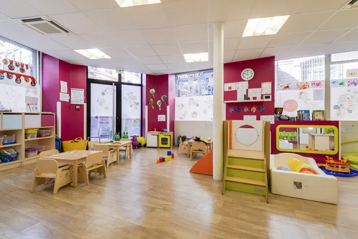 Salle de vie de la micro-crèche Les Malicieux de l'Etoile à Paris 17