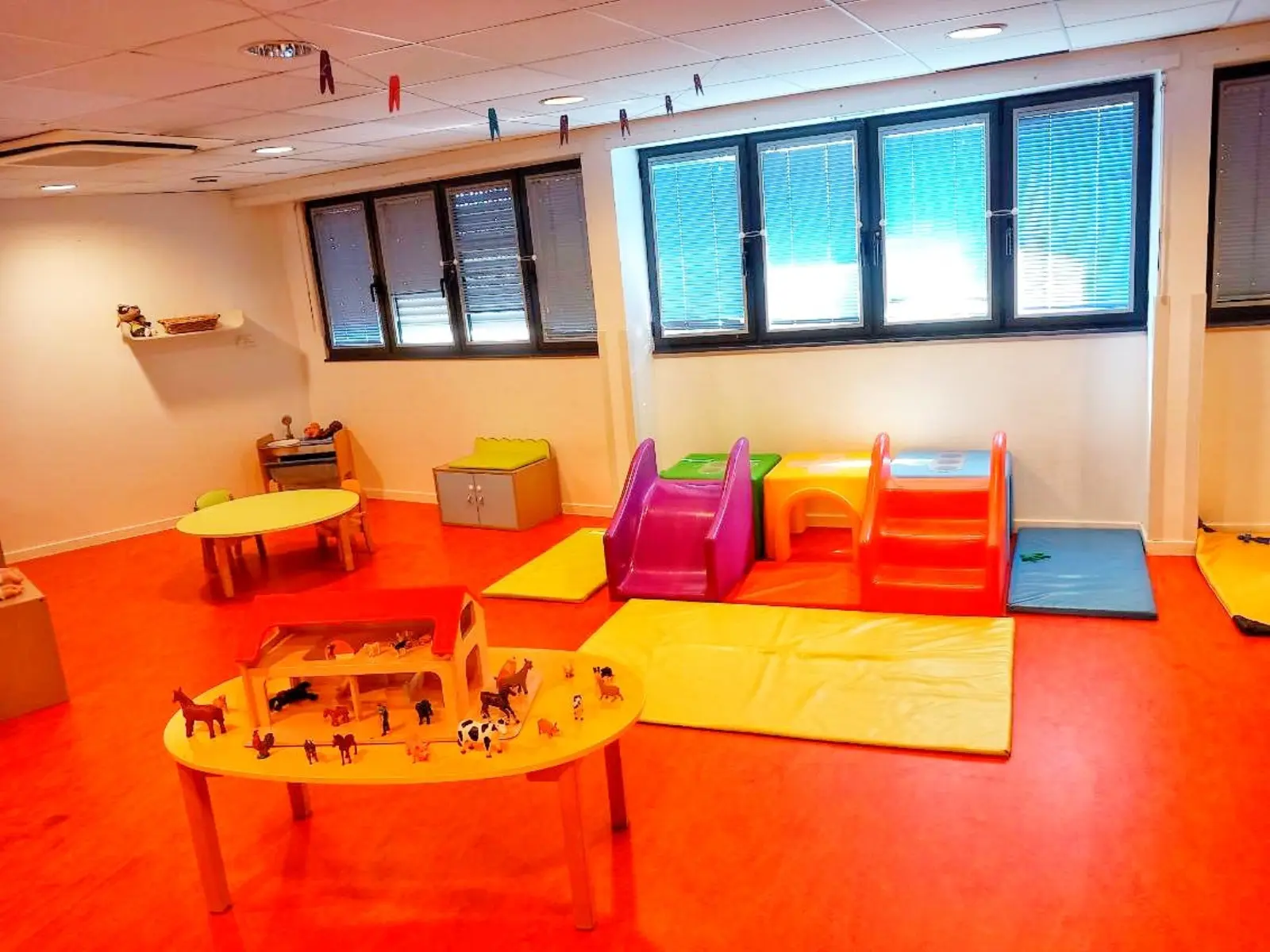 Salle de jeux et motricité de la crèche Suchet à Paris 16