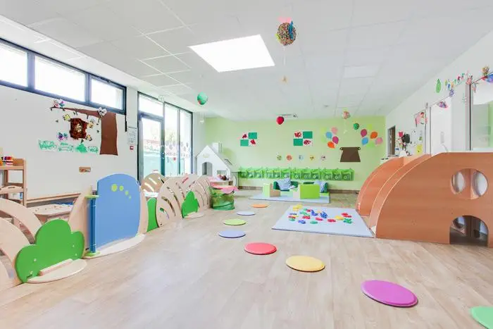 Salle de motricité colorée de la crèche Dunkerque Rosendael, Les Petits Chaperons Rouges