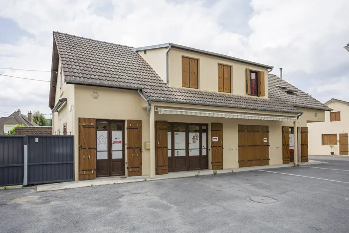 Façade de la micro-crèche Les Malicieux de Martel, rue Martel à L'Isle-Adam