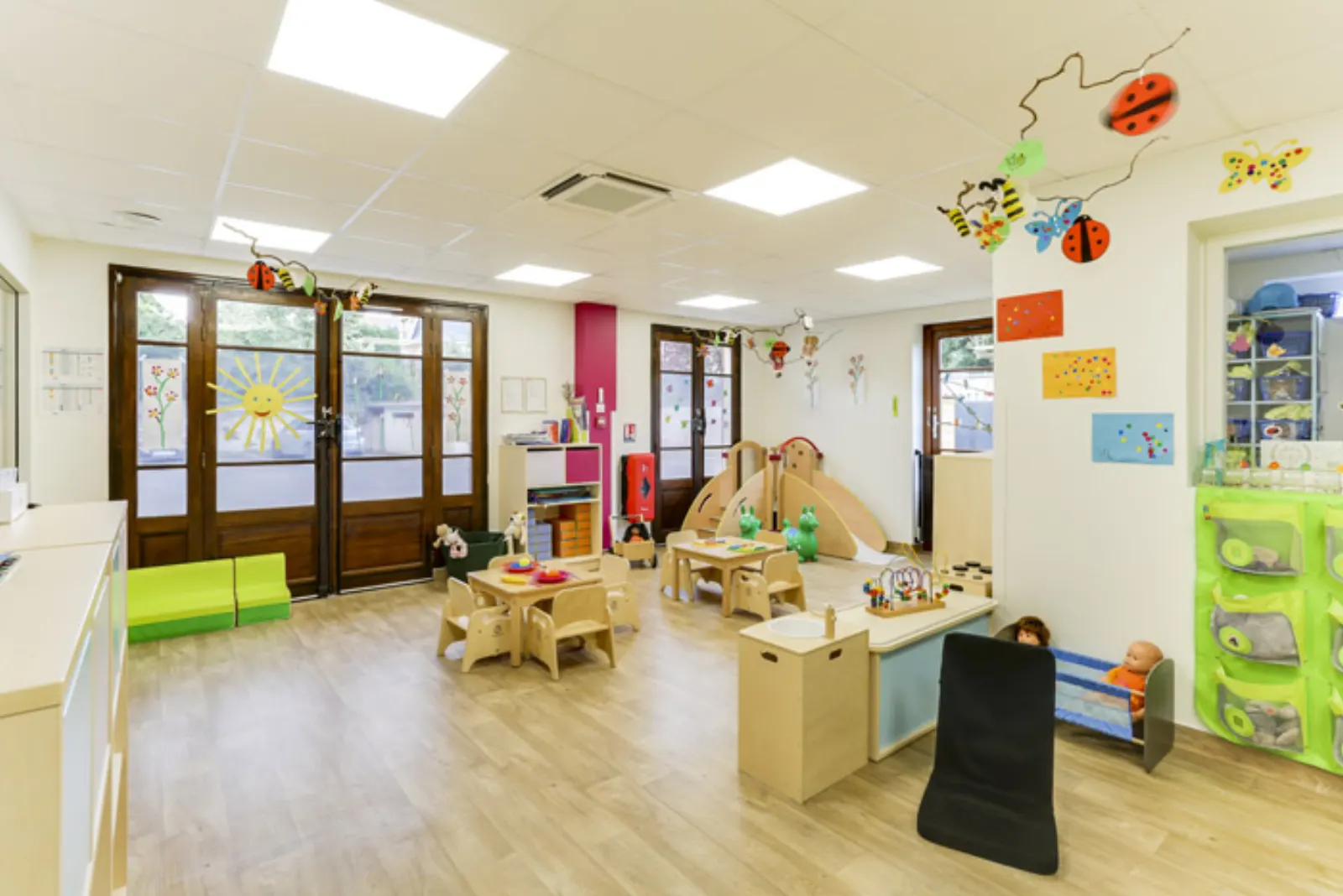 Salle de jeux de la micro-crèche Les Malicieux de Martel à L'Isle-Adam