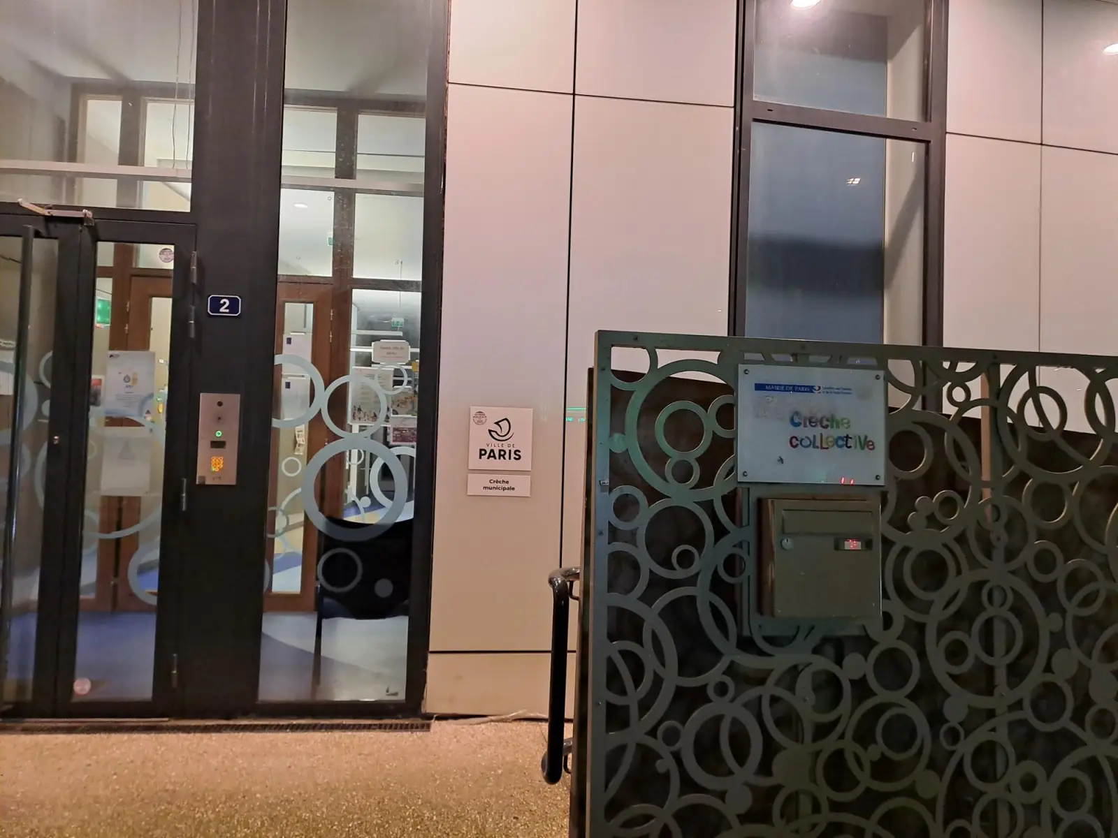 Entrée de la crèche municipale Faustin Hélie à Paris 16