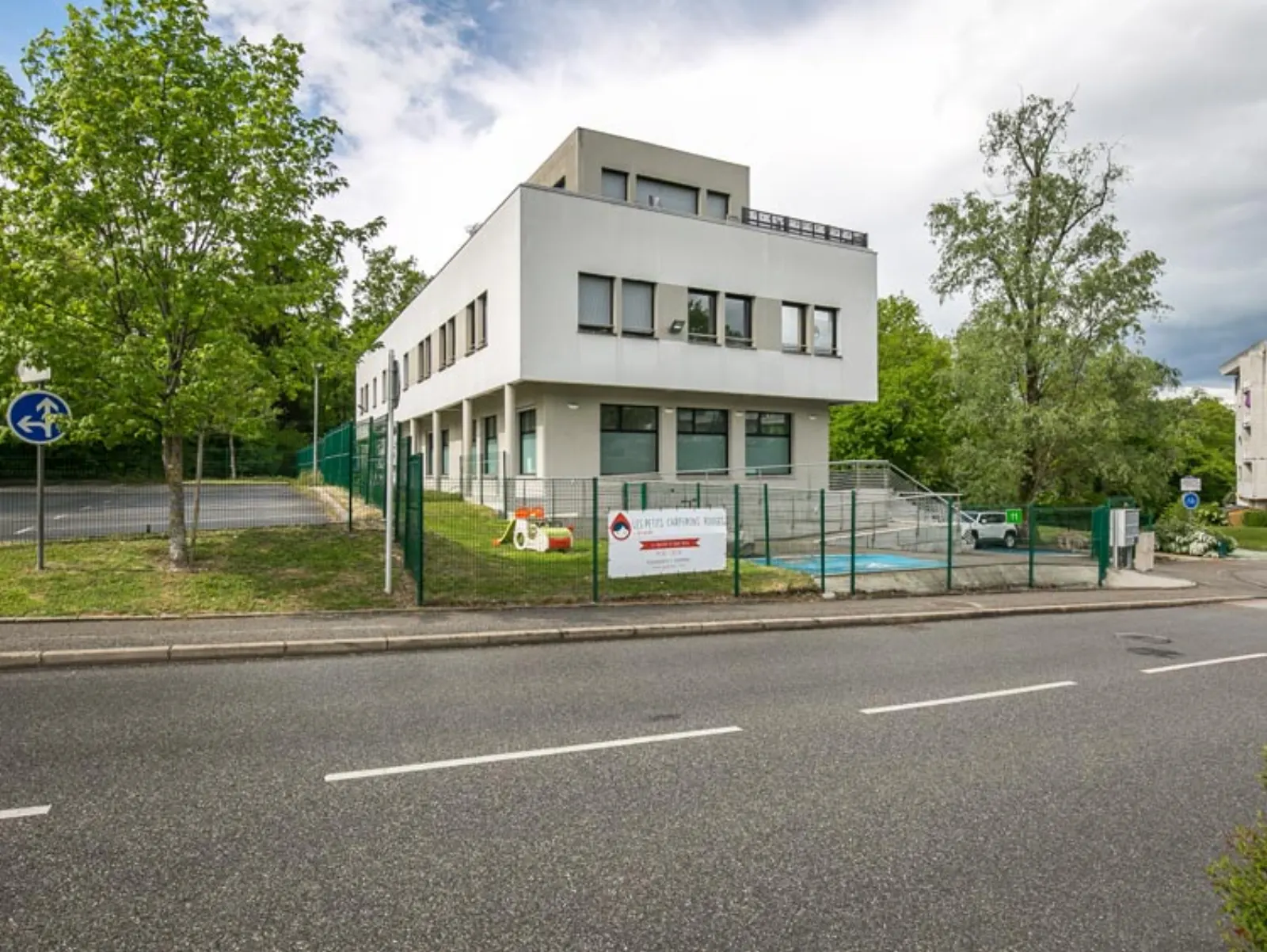 Façade du bâtiment de la micro-crèche Les Malicieux de Blaise Pascal 1 à Seynod