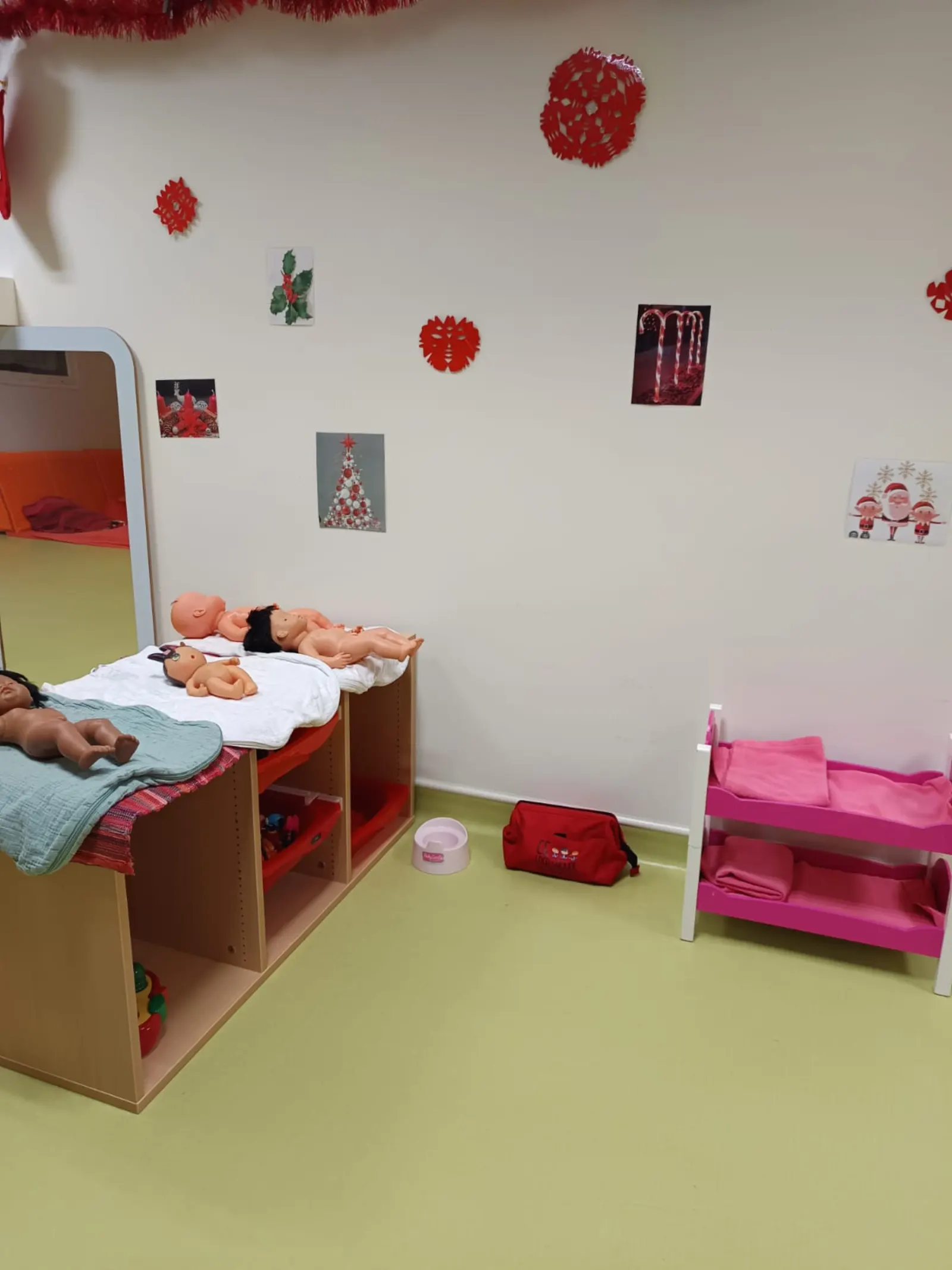 Coin cuisine et jeux d'imitation de la micro-crèche Les Malicieux de Pringy