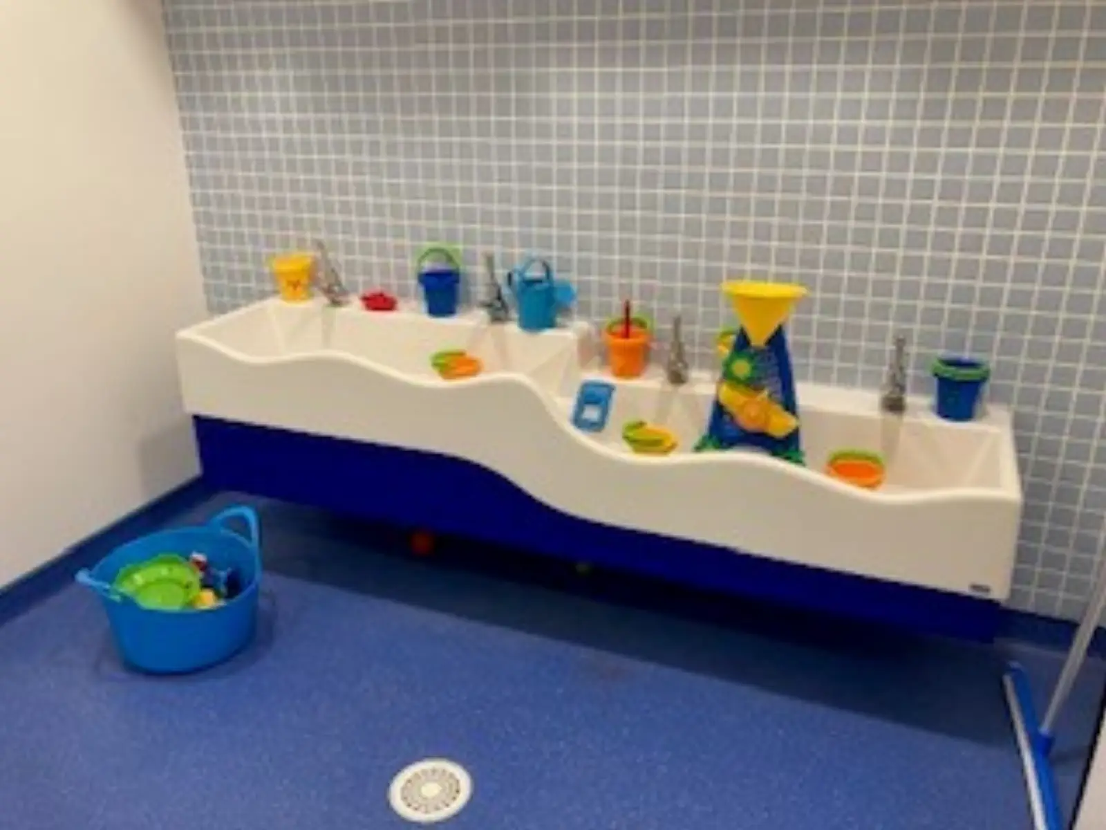 Bac à jeux sensoriels de la crèche d'Hauconcourt