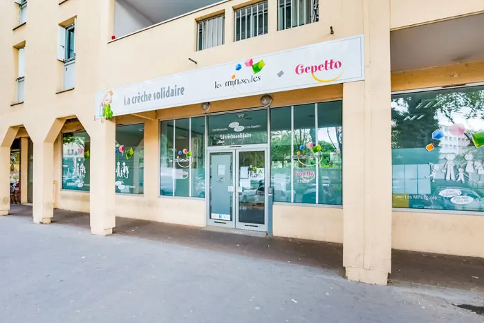 Façade de la crèche Les Minuscules, Cours André Philip à Villeurbanne