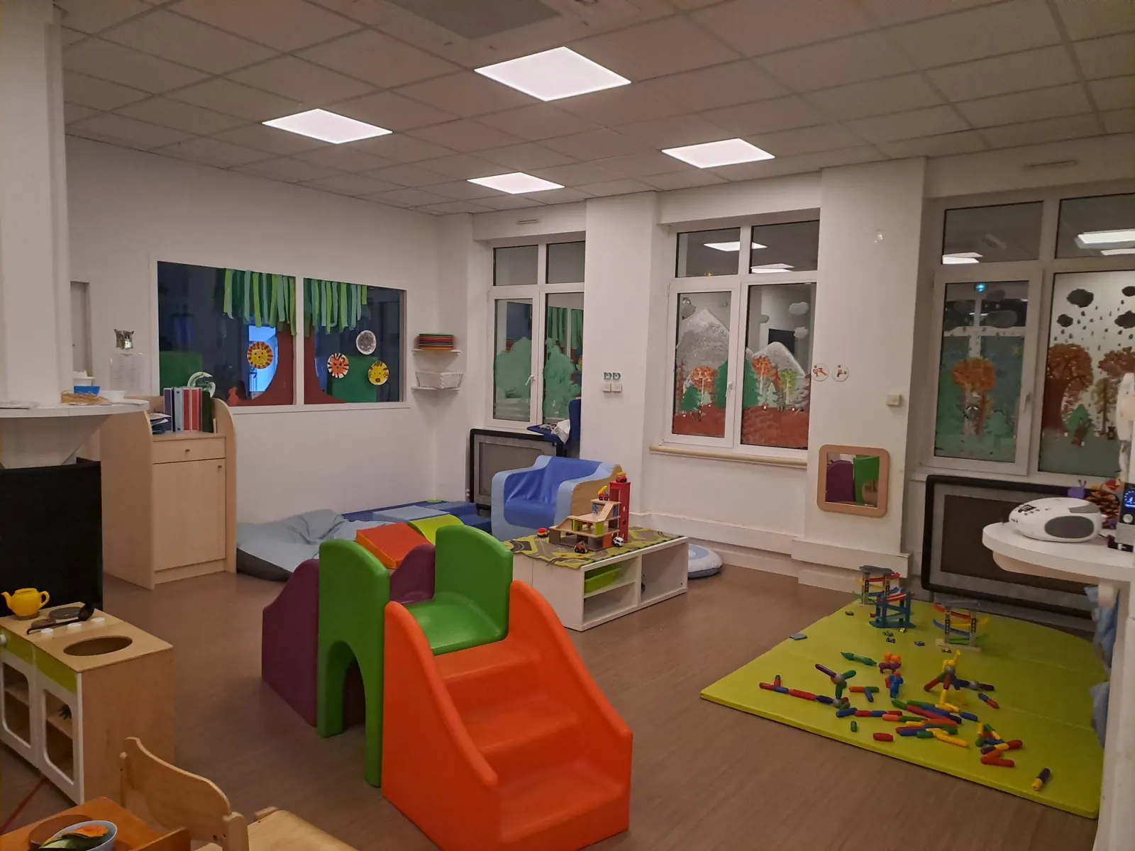 Coin motricité et jeux de la crèche Les Minuscules Jules Vallès, Villeurbanne