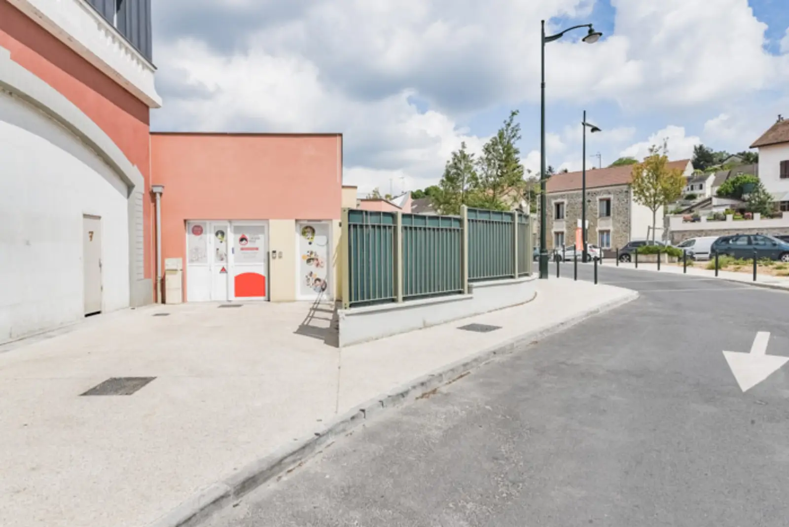 Entrée de la crèche de Corbeil-Essonnes, rue Alphonse Béranger