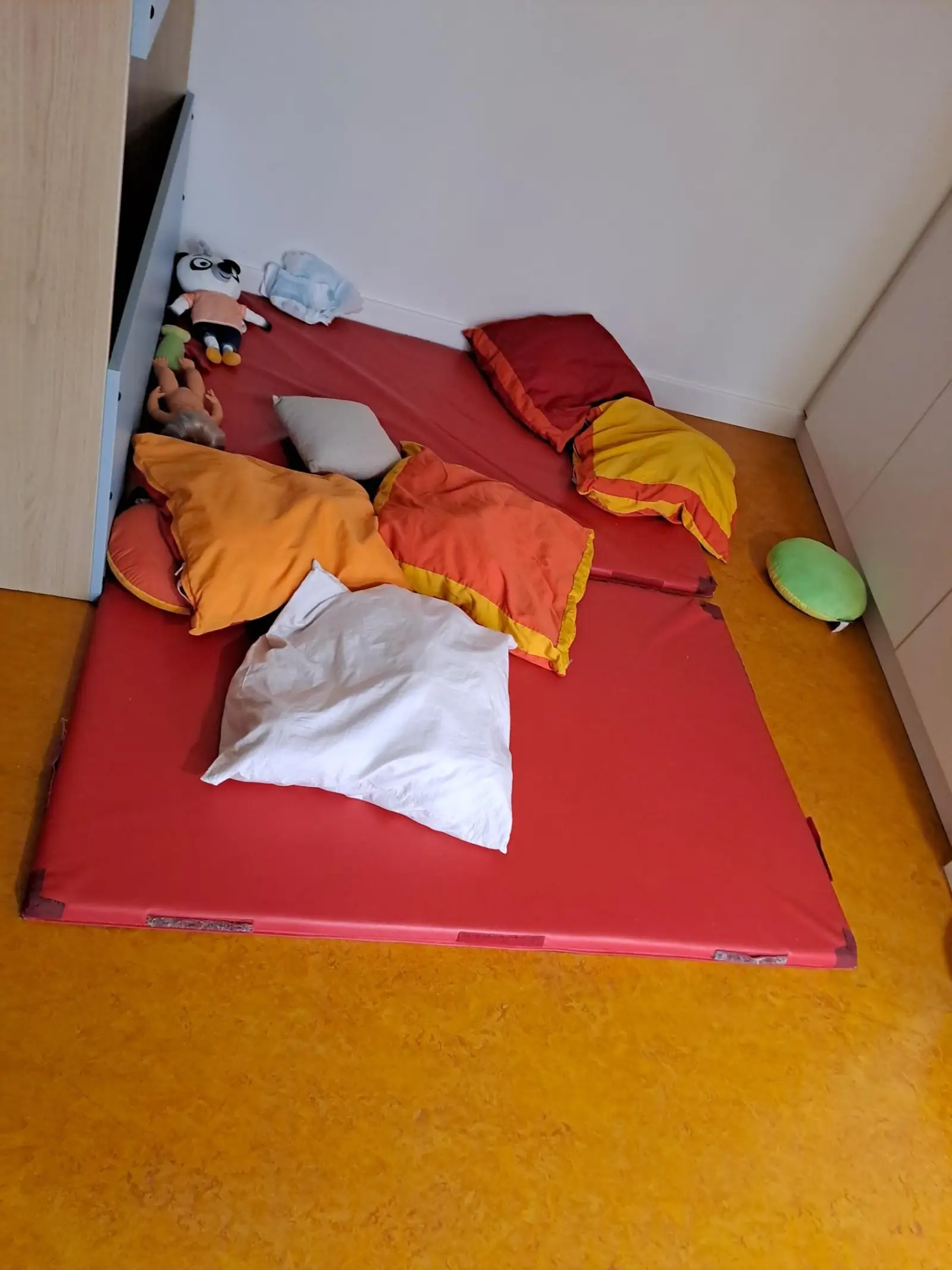 Coin repos et doudous à la crèche Auvers-sur-Oise-Tournesols