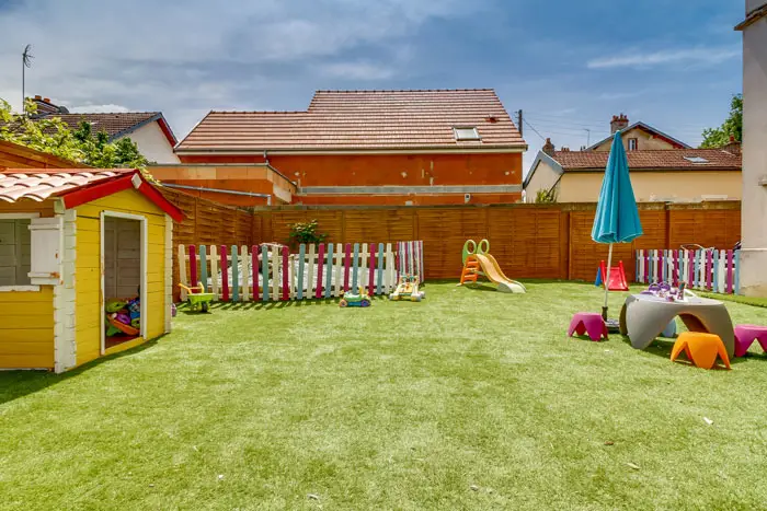 Jardin extérieur de la crèche des Bleuets, Longvic