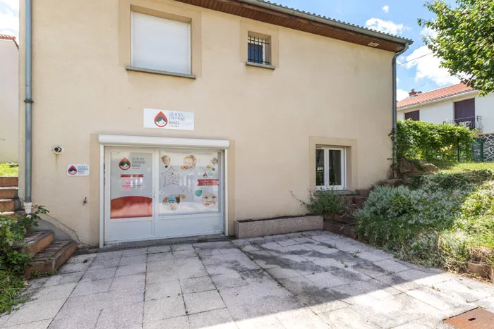 Façade de la micro-crèche Les Malicieux de Lepetit, impasse Docteur Lepetit à Beaumont