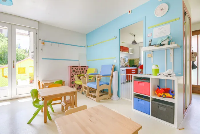 Salle de vie de la micro-crèche Les Malicieux de Lepetit à Beaumont
