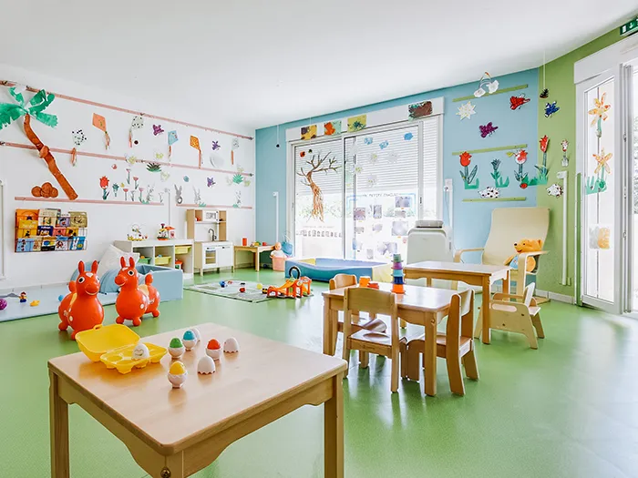 Salle de vie de la micro-crèche Les Malicieux des Têtes à Beaumont