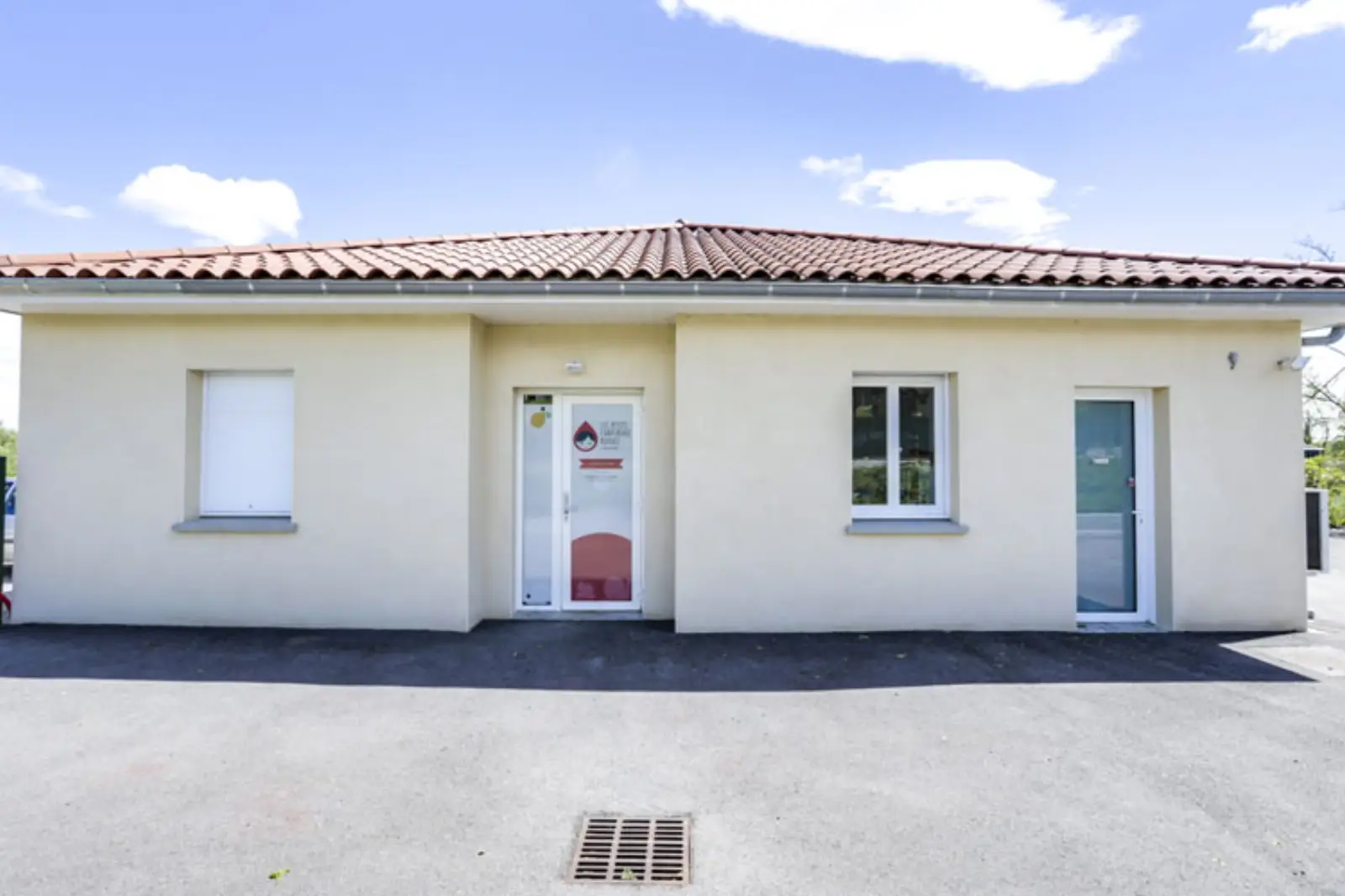 Façade de la micro-crèche Les Malicieux du Piarday, rue du Piarday à Charvieu-Chavagneux