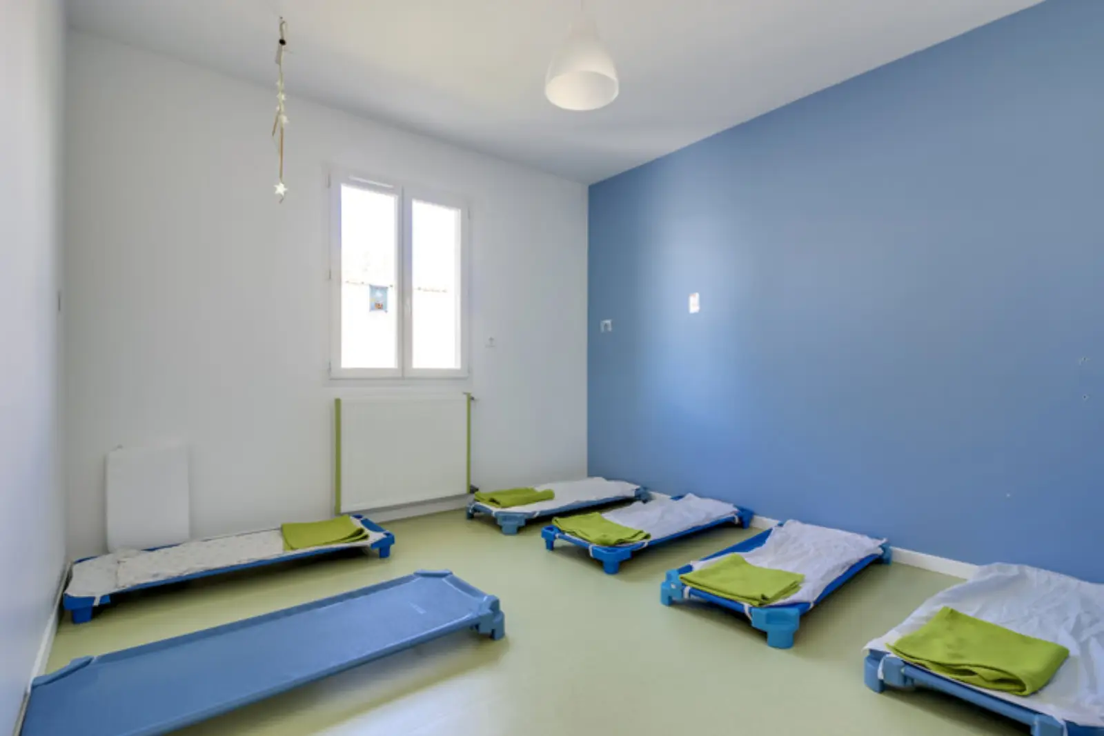 Dortoir de la micro-crèche Les Malicieux des Meules à Jons