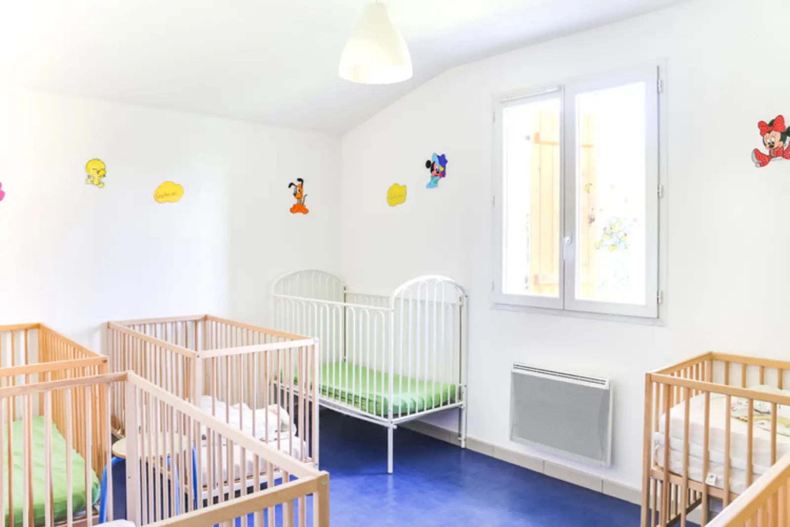 Dortoir de la micro-crèche Les Malicieux du Tonkin à Bourgoin-Jallieu