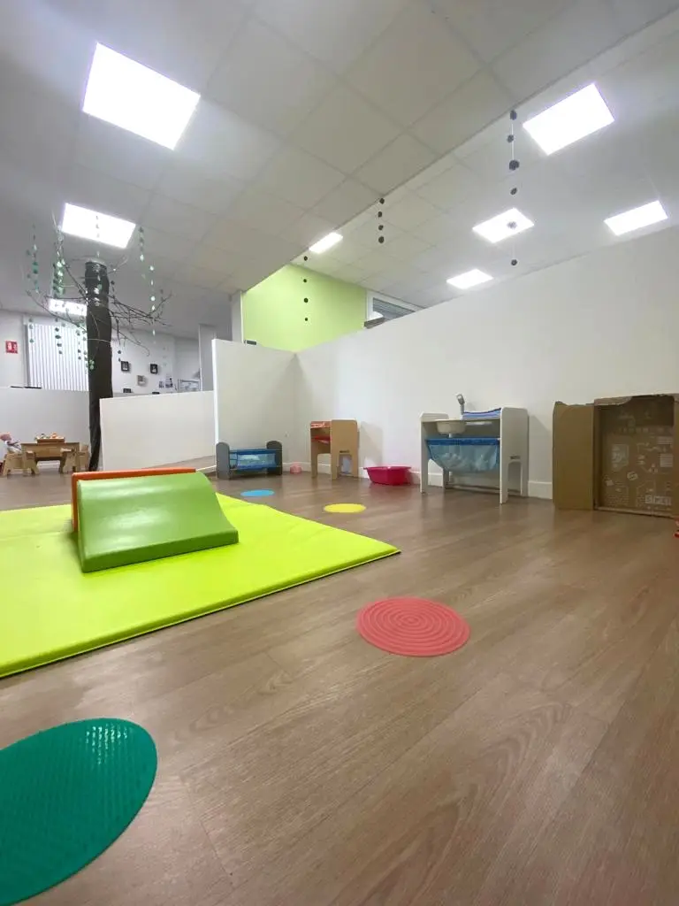 Espace motricité de la micro-crèche Les Malicieux de Crémieu 2 à Janneyrias