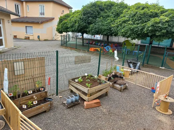 Potager partagé de la micro-crèche Les Malicieux de Crémieu 2 à Janneyrias