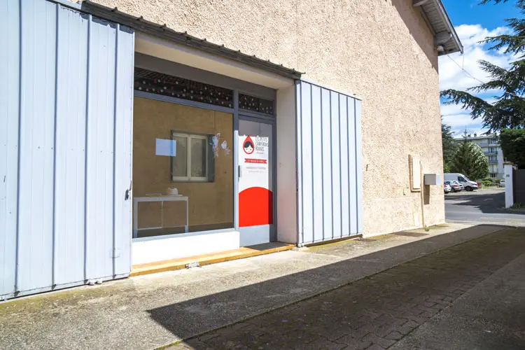 Entrée de la micro-crèche Les Malicieux Desbois, rue Joseph Desbois à Meyzieu