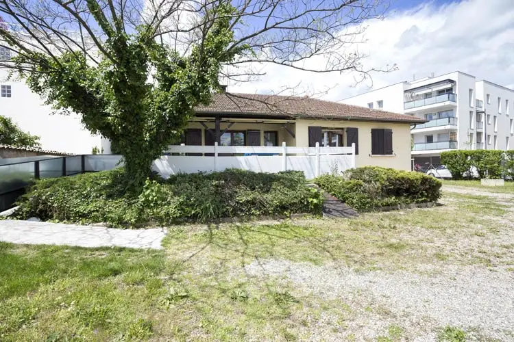 Façade de la micro-crèche Les Malicieux Desbois 2, rue Joseph Desbois à Meyzieu