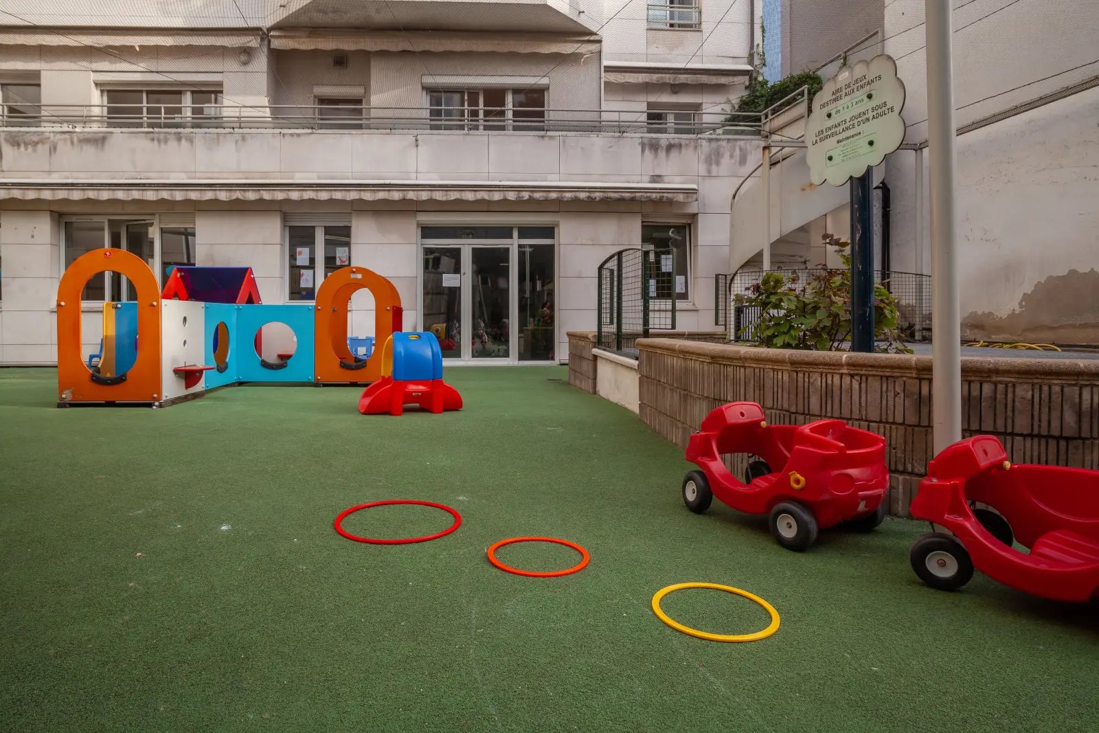 Cour extérieure de la crèche de Puteaux