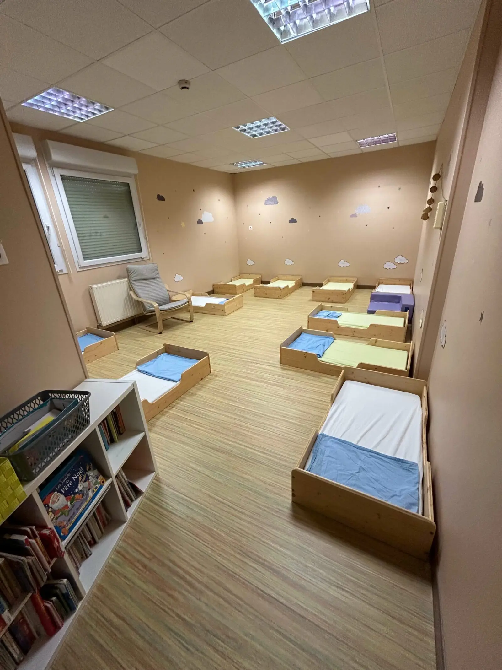 Dortoir des grands à la micro-crèche Graines de Malice