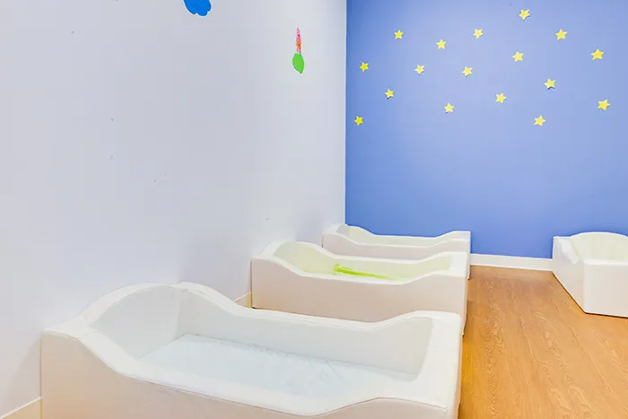 Dortoir de la micro-crèche Les Malicieux de Notre Dame, Marseille 6e