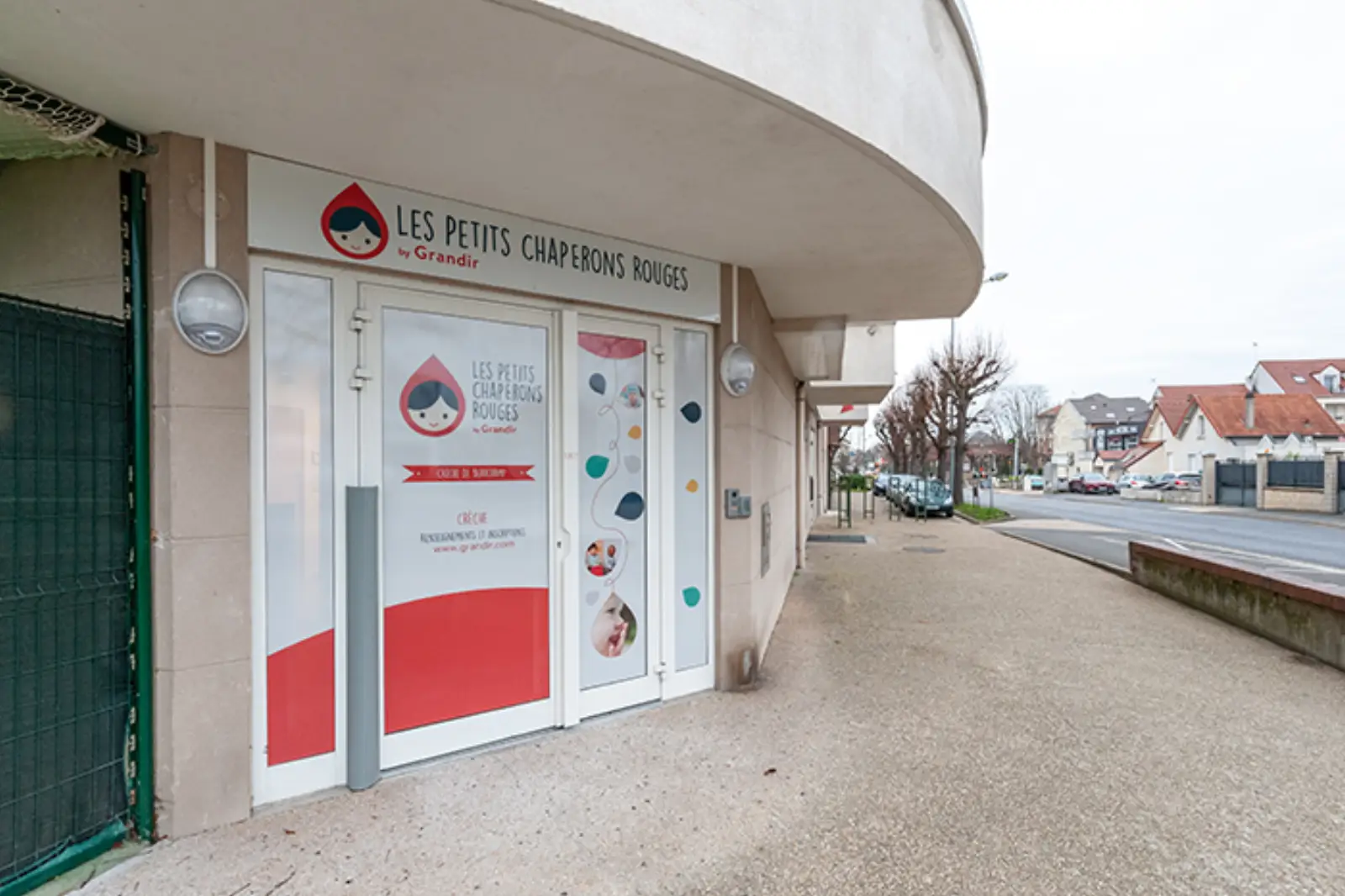 Façade de la crèche Beauchamp, réseau Les Petits Chaperons Rouges