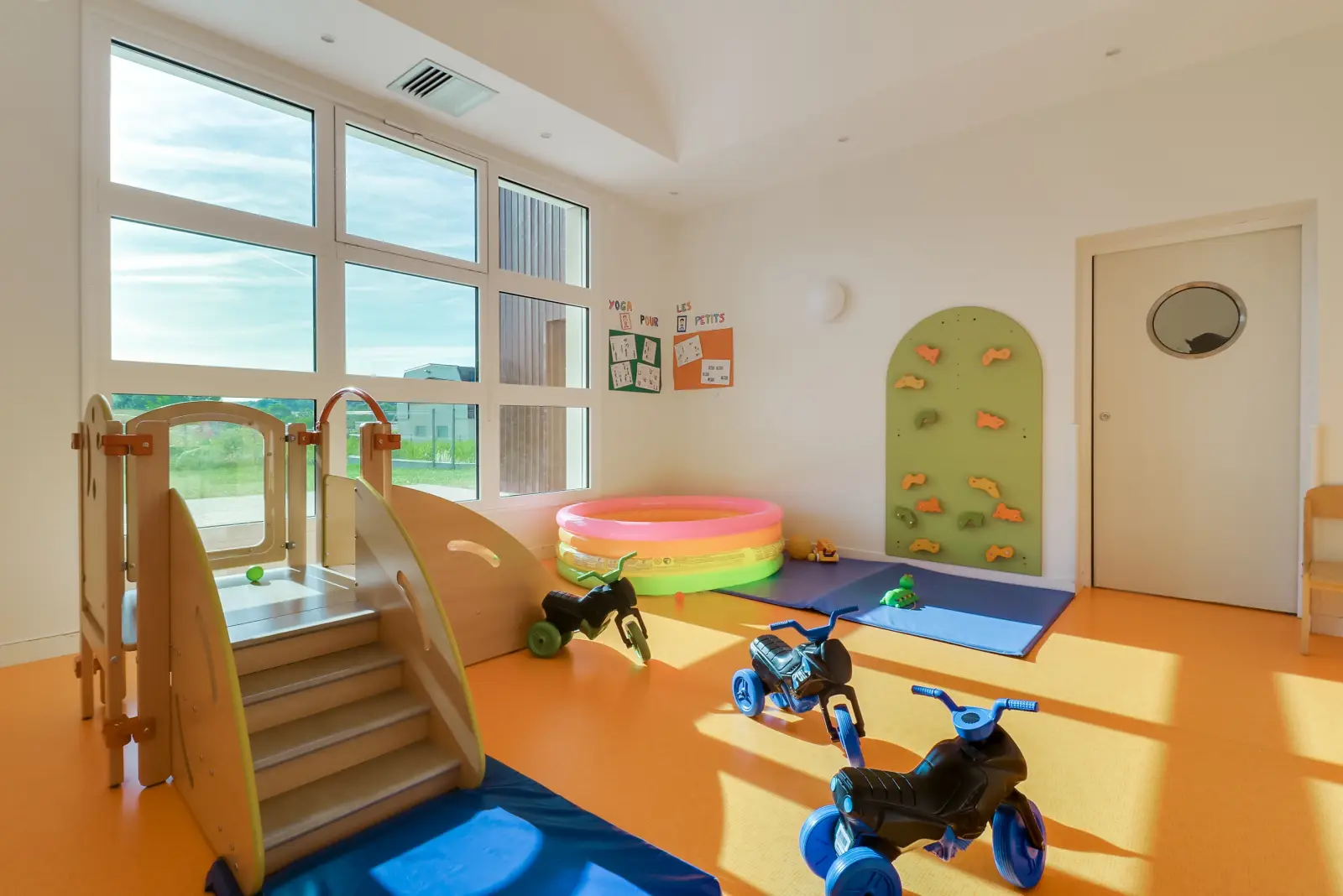 Espace motricité de la crèche La Bulle aux Papillons à Donnemarie-Dontilly
