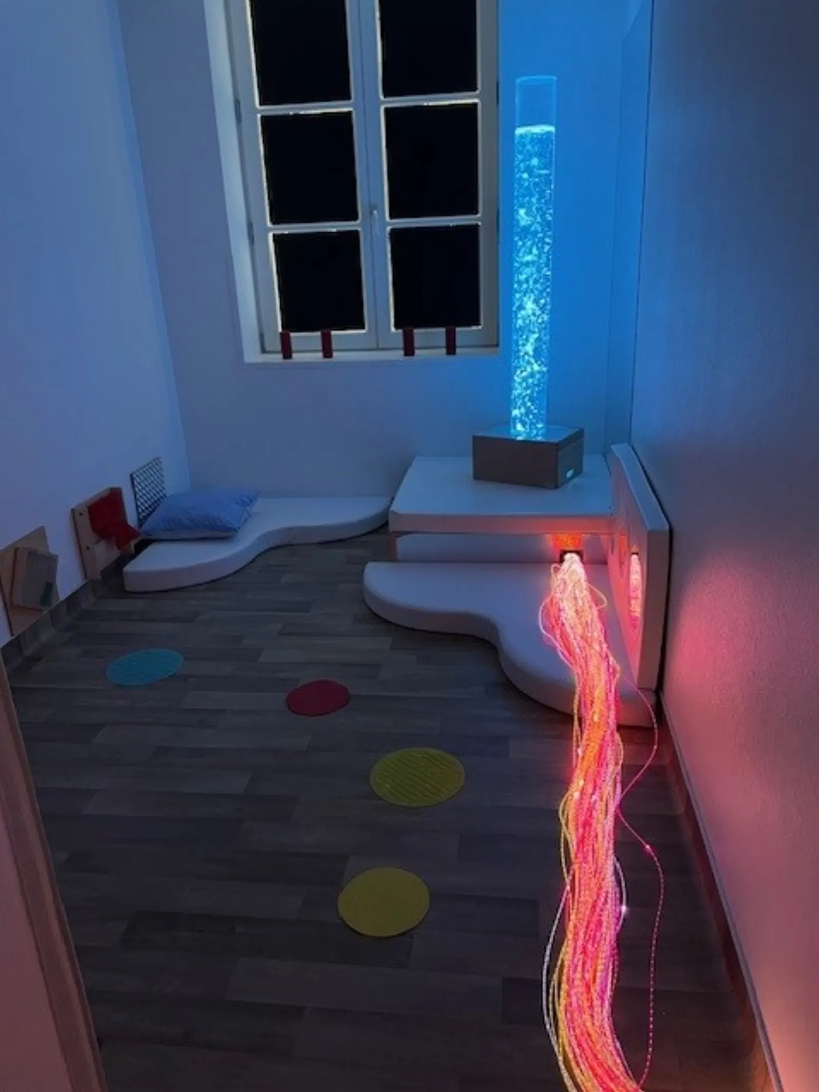 Coin sensoriel lumineux de la crèche Versailles Aubert