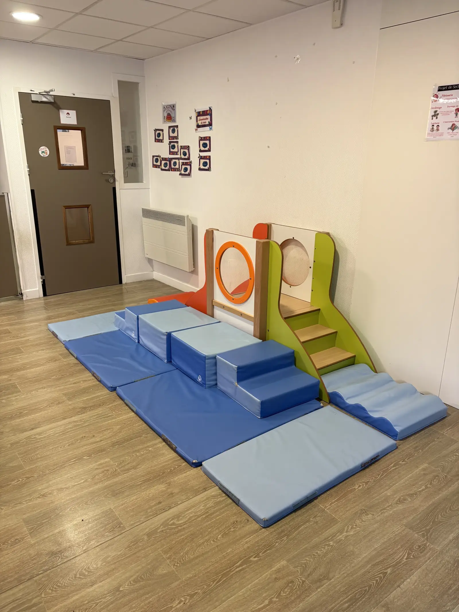 Parcours de motricité de la micro-crèche Les Petites Merveilles de Carrière à Paris 18